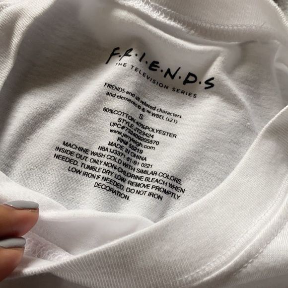 FRIENDS tshirt size Small - Picture 2 of 2